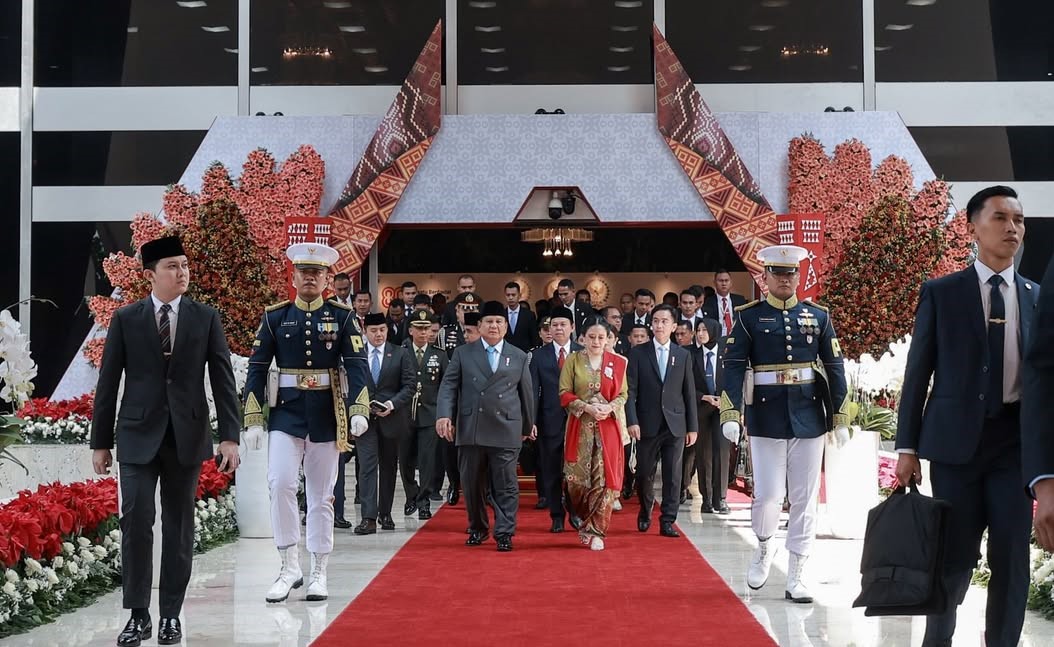 Interaksi Hangat Prabowo di Gedung Parlemen